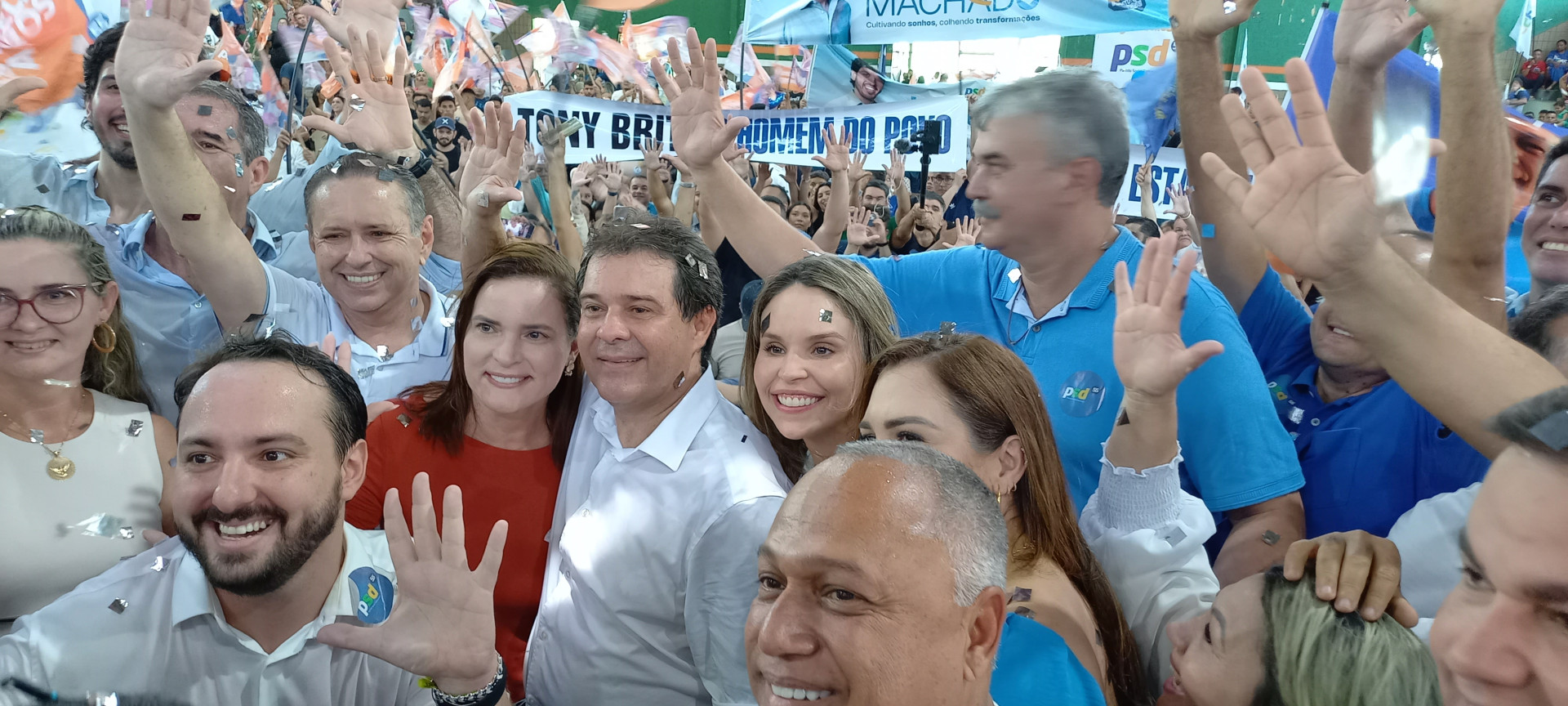 Evandro Leitão ao lado de Gabriella Aguiar, cotada para vice na chapa do petista (Foto: Henrique Araújo )