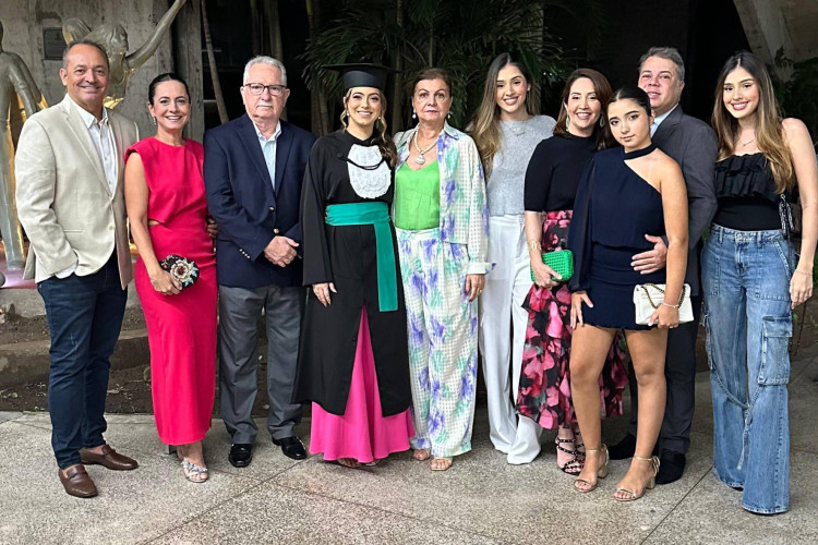 Vitória com toda sua família(Foto: arquivo pessoal)