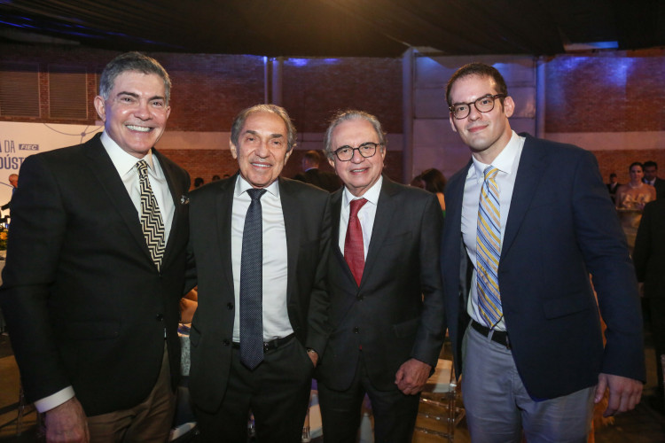 Jaime Leitão sempre na companhia de bons amigos: médicos Wilson Meireles e Francisco Monteiro, troca hoje de idade (Foto: João Filho Tavares)