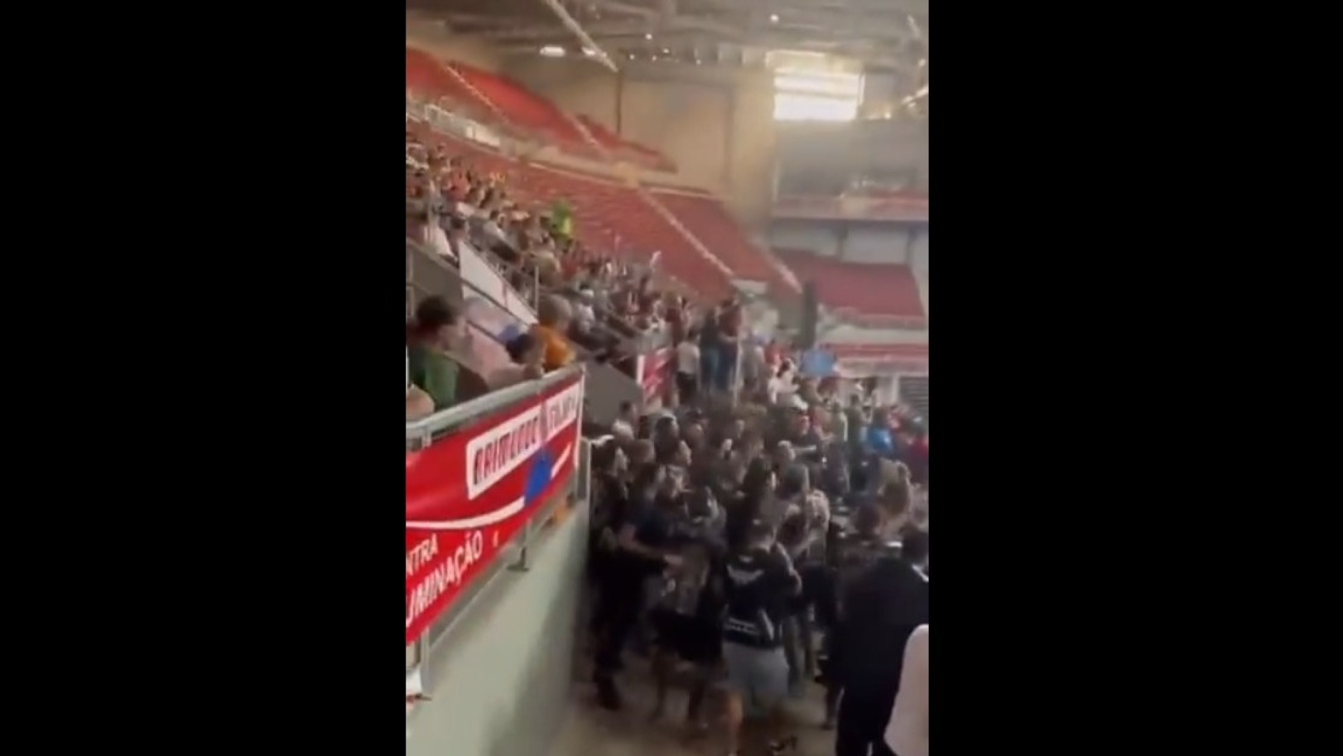 Torcida Organizada Cearamor esteve em convenção de Evandro(Foto: Reprodução/Redes Sociais)