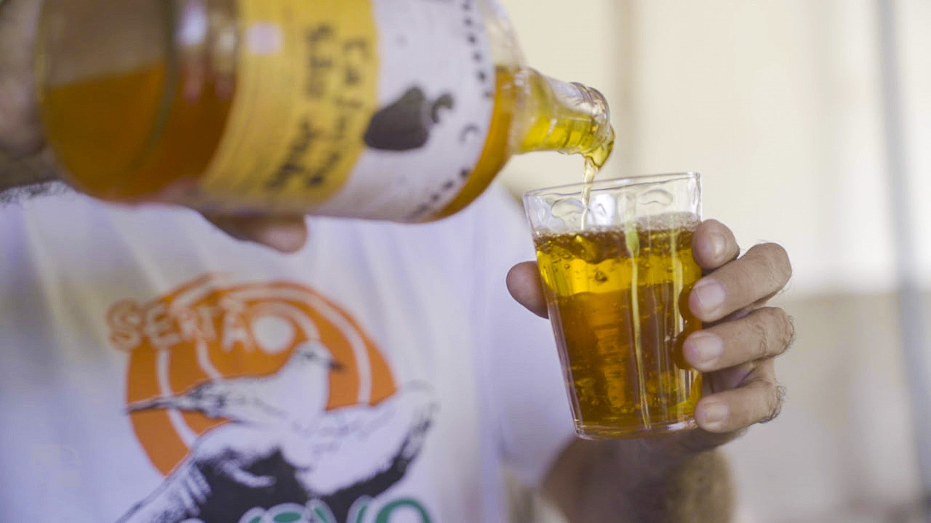 A cajuína, embora identificada como uma bebida cearense, é registrada como patrimônio do Piauí (Foto: acervo da Escola de Gastronomia Social Ivens Dias Branco)