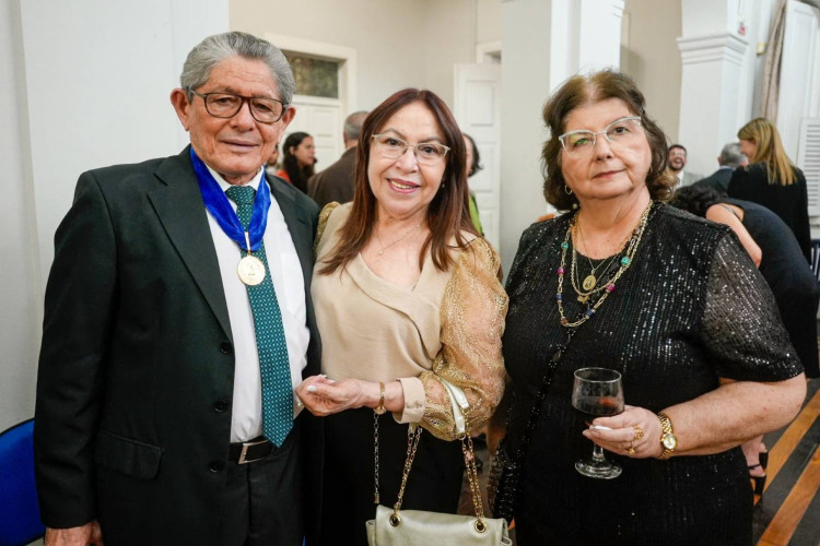 Batista de Lima, Fátima Lemos e amiga escritora(Foto: André Gorki)