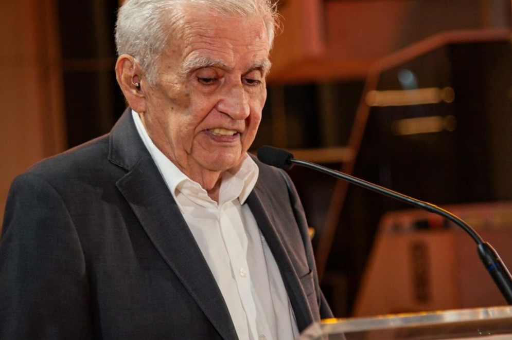 Lúcio Brasileiro em momento de tocante discurso, durante o lançamento de sua biografia(Foto: arquivo pessoal)