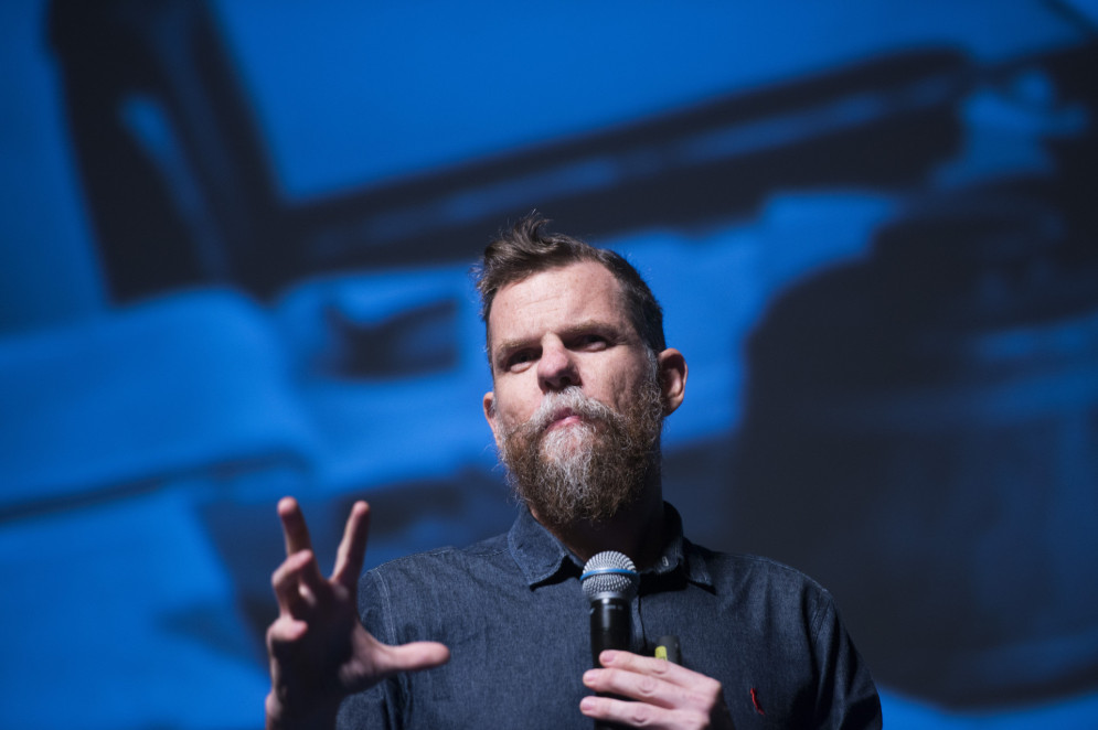 "O homem sente que precisa ser sério, durão, pois esse é o símbolo da masculinidade ideal", diz Marcos Piangers(Foto: Claudemir)