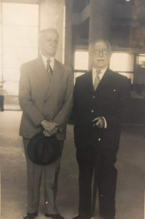 No aeroporto do Galeão, ministro Abner de Vasconcelos foi receber Dr. José Frota, que tinha ido ao Rio de Janeiro para o casamento de seu filho Francisco. Abner e José Frota eram desses amigos "quase irmãos".(Foto: Acervo de Fernando Amora)