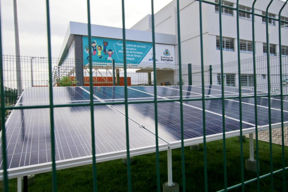 Escola Pública em no bairro do Siqueira em Foratelza com tecnologia de energia solar