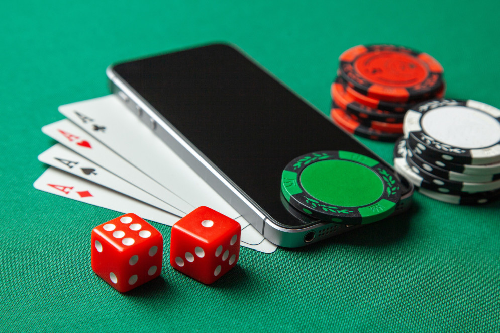 Cassino online para celular com jogo de pôquer(Foto: Adobestock)