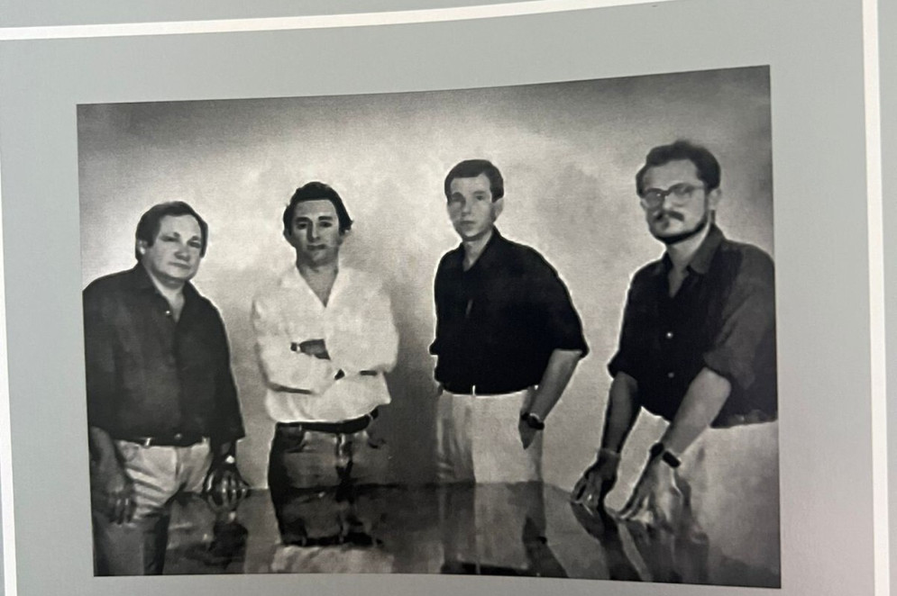 Em 1986, Nazareno Oliveira (camisa branca) era sócio de Chico Sampaio, Eênio Silveira e Coelho Neto Colégio Master_Legados(Foto: Acervo pessoal Nazareno Oliveira/ Colégio Master)