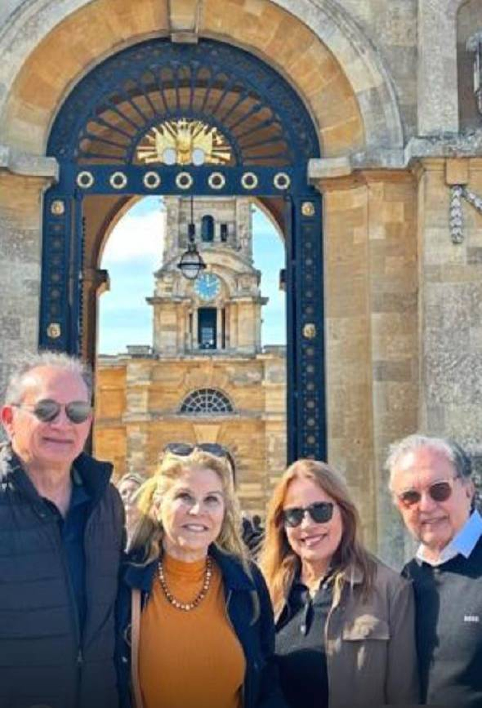 Eveline e Francisco Monteiro, ele diretor do Hospital São Carlos/Rede D'Or, curtindo férias europeias. Na foto o casal estava em Bordeaux, na companhia dos amigos Rosângela de Francesco e Washington Araújo (Foto: Arquivo Pessoal)