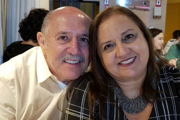 Aniversariante e sua esposa Mônica(Foto: Arquivo Pessoal)