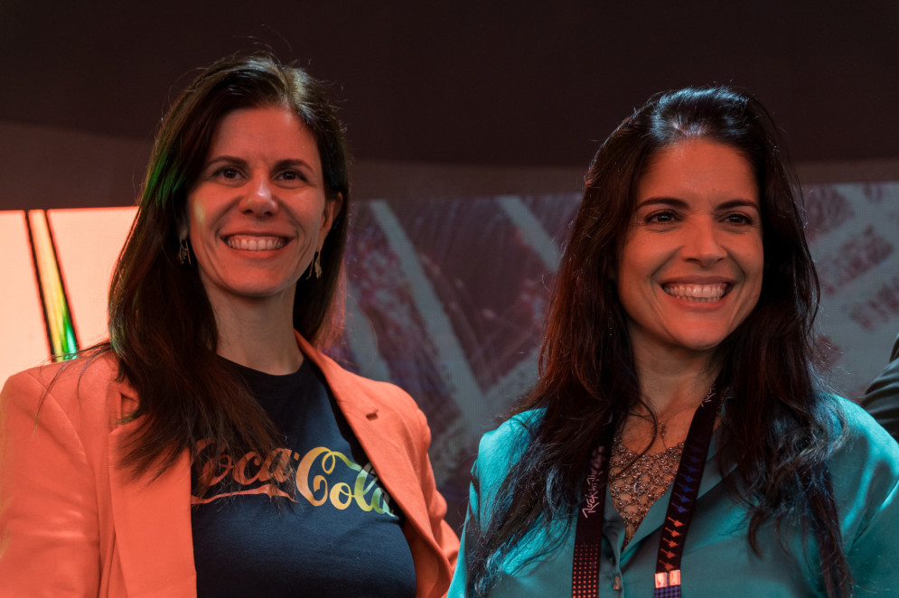 A presidente da Coca-Cola Brasil, Luciana Batista e a vice-presidente do Rock in Rio, Roberta Medina no Coke Studio falam sobre ações sustentáveis para festivais(Foto: Gabriel Suares/g2films)