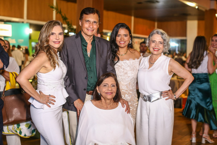 Fabiana Lustosa, José Martins, Bruna Martins, Evelucia Melo e Lúcia Lustosa(Foto: JoaoFilho Tavares)