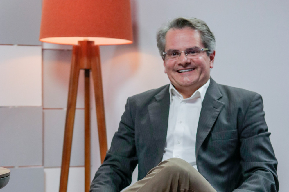 Jonas Marques em entrevista para o programa Pause com Clóvis Holanda (Foto: Samuel Setubal)