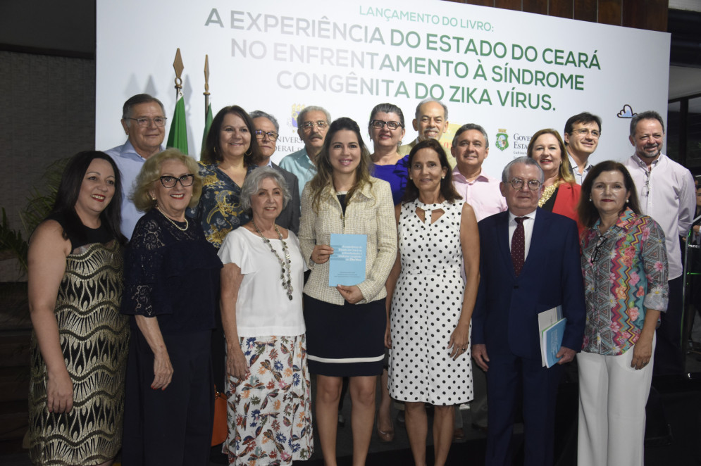 Lançamento do livro A experiência do Estado do Ceará no enfrentamento à síndrome congênita do Zika Vírus, iniciativa é do Governo do Ceará, em parceria com o Núcleo de Tratamento e Estimulação Precoce (Nutep) da Universidade Federal do Ceará (UFC) (Foto: Hickmann Rocha / Governo do Ceará)