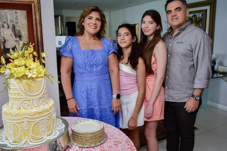 Gisela e Herbert com as filhas Giulia e Giovanna(Foto: Eri Nunes/Divulgação)