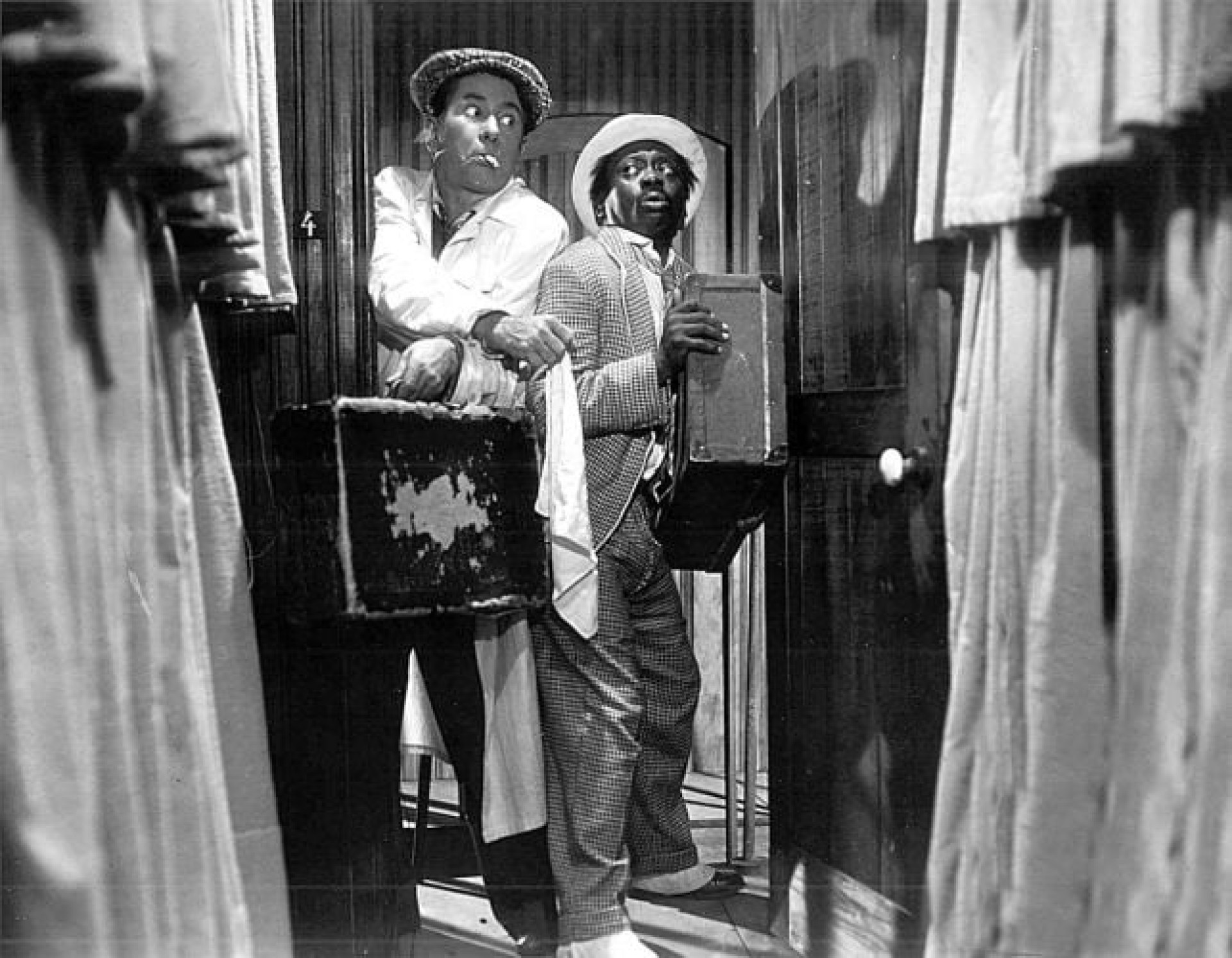 (Foto: Reprodução filme Dupla do Barulho)Oscarito e Grande Otelo em cena do filme Dupla do Barulho, de 1953