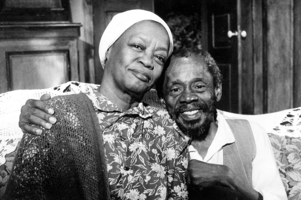 Ruth de Souza e Grande Otelo na novela global Sinhá Moça (1986) (Foto:  Acervo TV Globo)