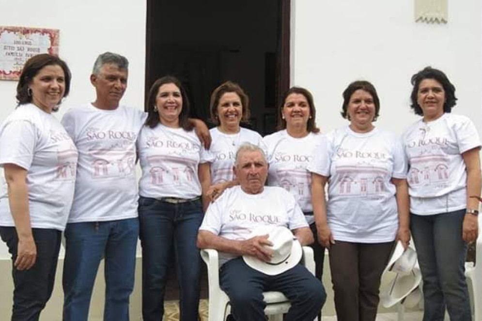 Gerardo Farias, administrador do Sítio São Roque, entre os filhos(Foto: Arquivo pessoal Mônica Farias/ Divulgação Sítio São Roque)