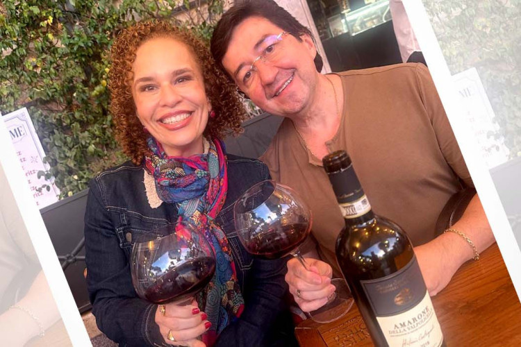 Num farnienteado, ao padrão Teresa Perez, Laryssa e Moises Santana navegaram nas ondas do apassimento, o Amarone, e não se arrependeram. Tem deles com 17 graus. Outro pitaco foi a grappa envelhecida, que se tira a prova esfregando nas palmas da mão (Foto: Arquivo Pessoal)