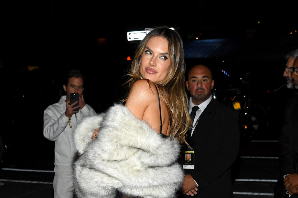 Alessandra Ambrósio no after party do Victoria's Secret Fashion Show 2024 (Foto: Noam Galai / GETTY IMAGES NORTH AMERICA / Getty Images via AFP)