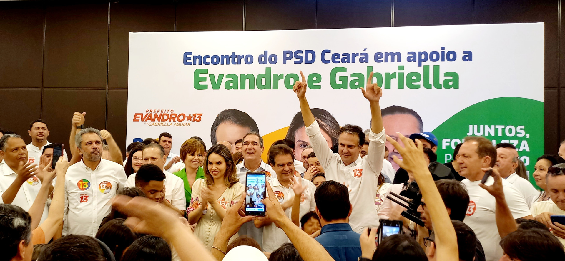 ￼MINISTRO Camilo Santana e Evandro Leitão participam de encontro de prefeitos PSD em Fortaleza (Foto: Henrique Araújo
)