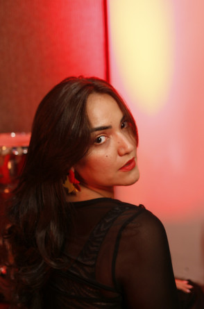 A cantora e compositora cearense Vannick Belchior, filha de Belchior, se apresenta neste sábado, 26, às 18h30min, no restaurante Esquina Brasil