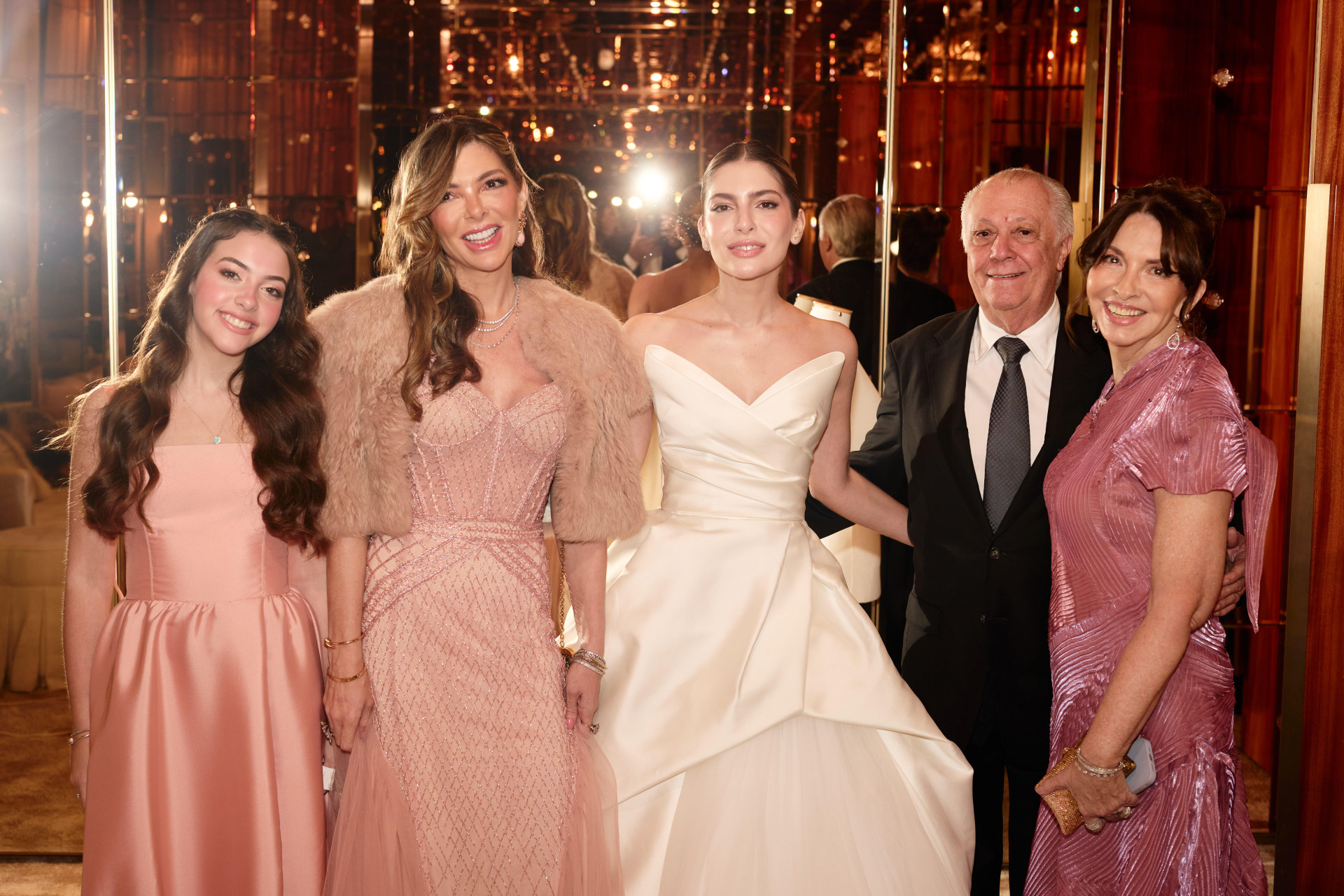(Foto: Plinio Ricardo)Caroline, Renata Brandão com a filha Marina, José Brandão e Beatriz, avós da noiva 
