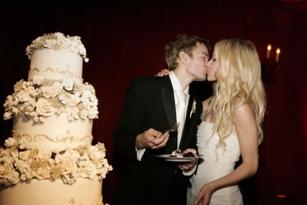 Avril e Deryck Whibley em seu casamento(Foto: Reprodução )