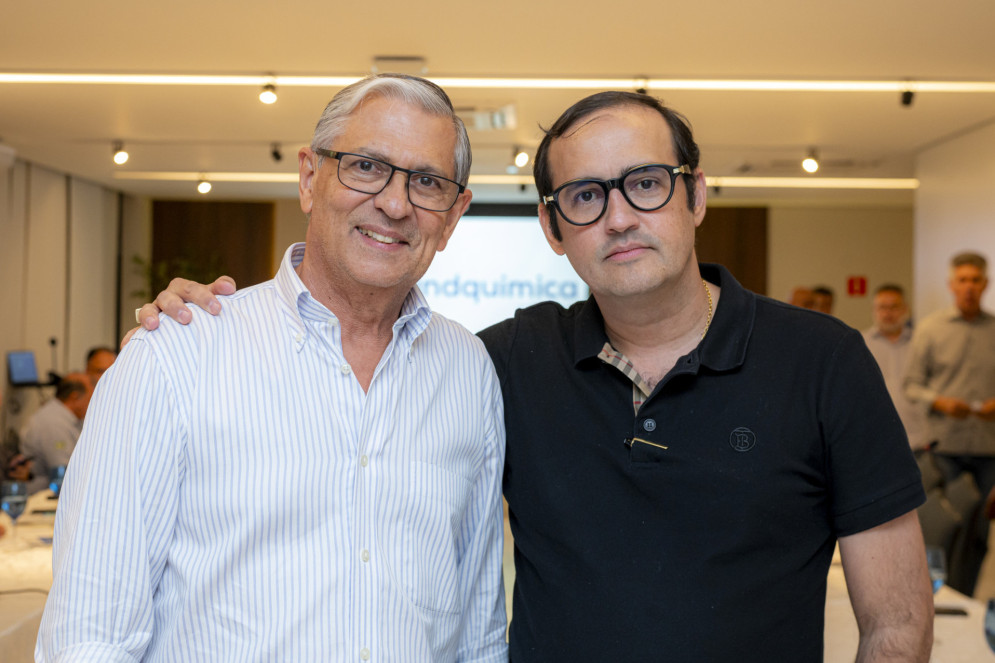 Paulo César Gurgel (ex-presidente) e Beto Chaves (novo presidente do Sindquímica-CE)(Foto: divulgação )