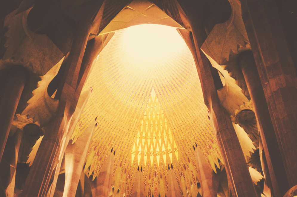 Interior da Sagrada Família, em Barcelona(Foto: Alexandre Perroto / Pexels)