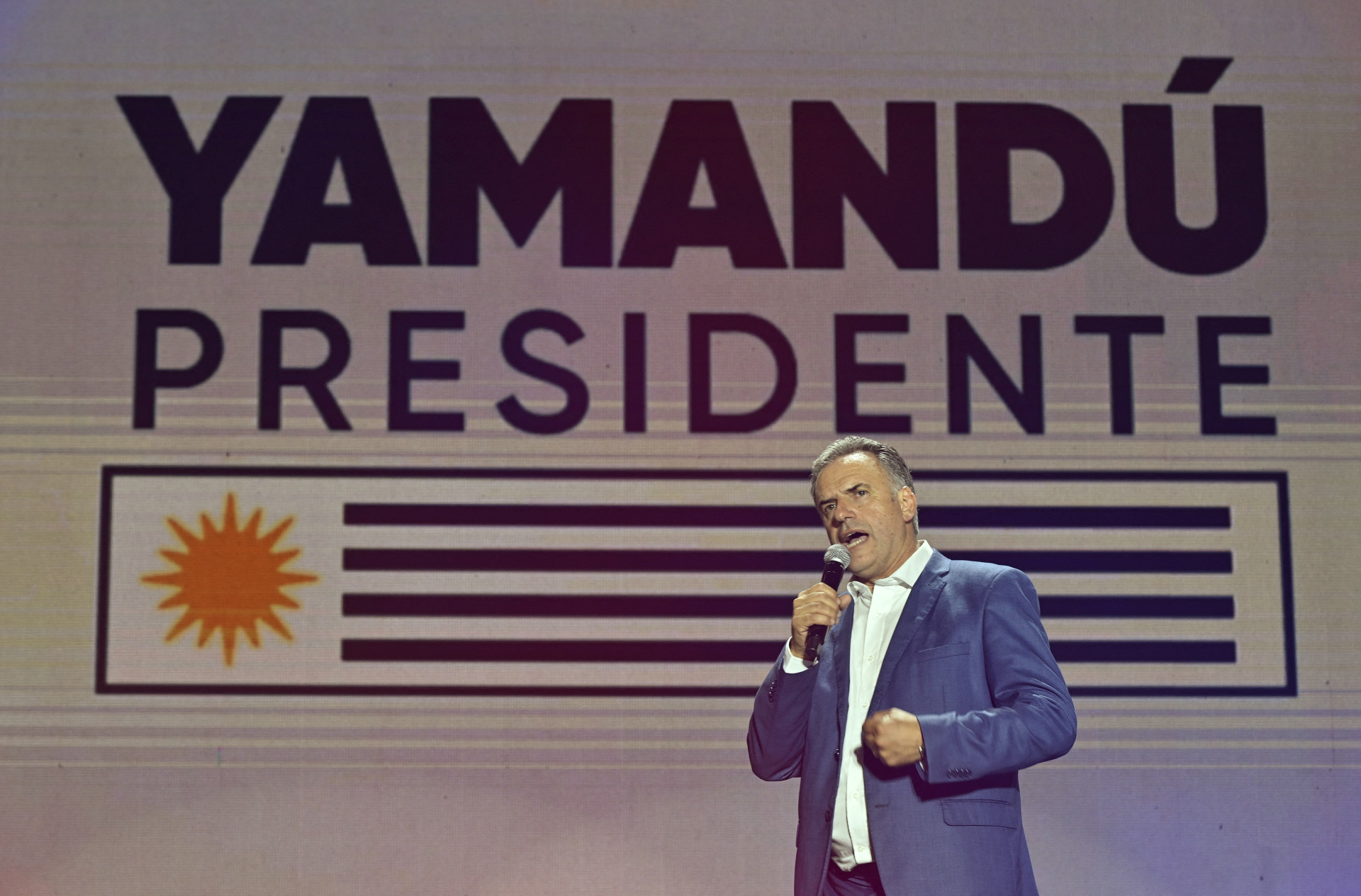  YAMANDÚ Orsi venceu eleição uruguaia marcando retorno da Frente Ampla ao poder (Foto: Santiago Mazzarovich / AFP)