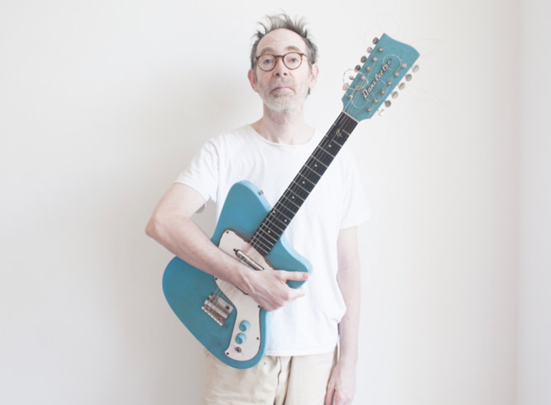 A praça do Museu da Imagem e do Som do Ceará (MIS-CE) recebe neste domingo, 15, show do guitarrista americano Arto Lindsay (Foto: Anitta Boavida/Divulgação)