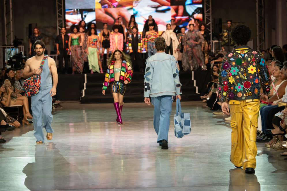 Desfile Reciclocidades 15 anos com a Coleção Mosaico(Foto: Divulgação/Leandro Bayma)