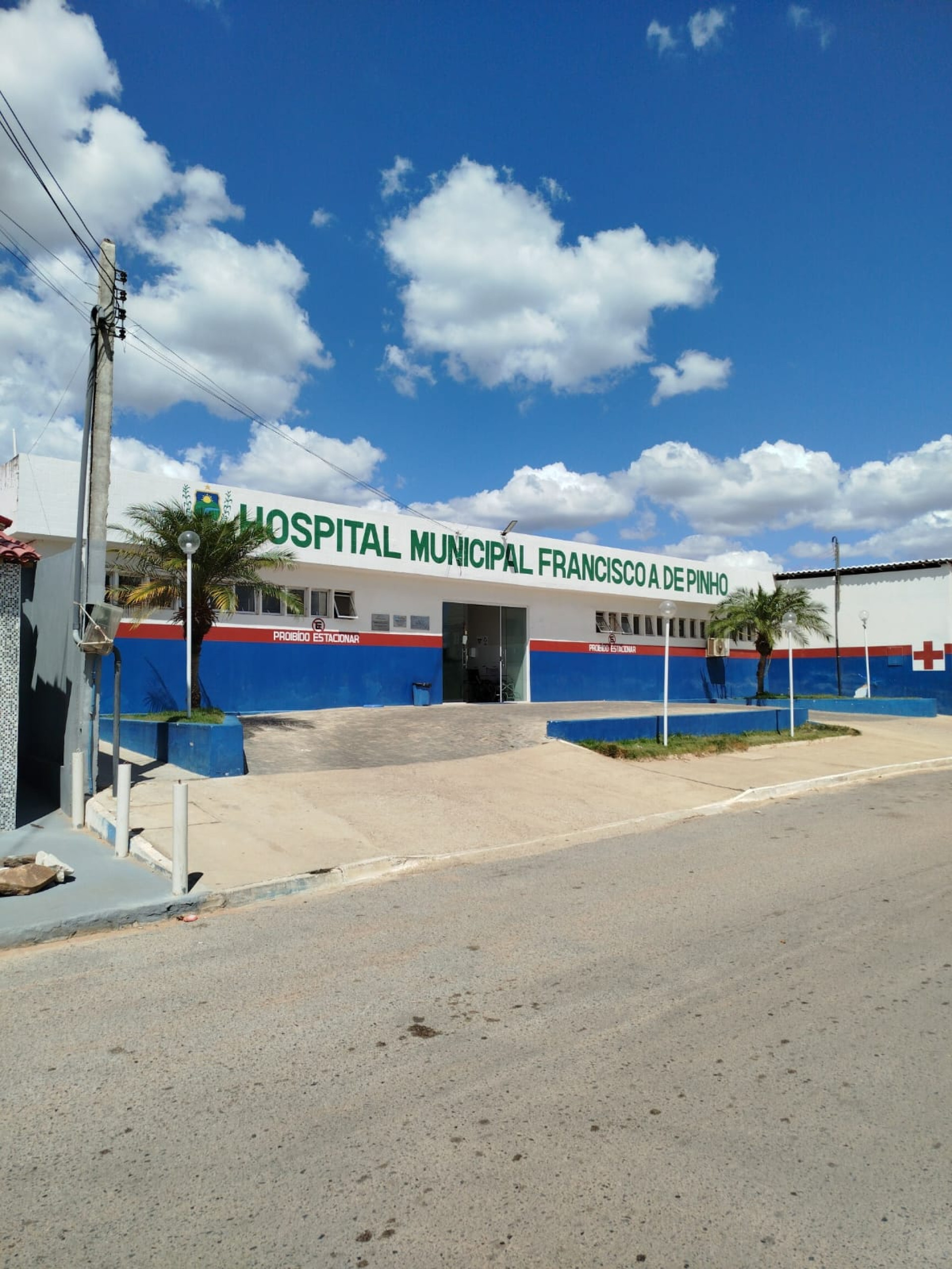 Hospital Municipal Francisco Antônio de Pinho atende 120 pessoas por dia, em Poranga
 (Foto: Arquivo Pessoal/ Dr. Gentil )