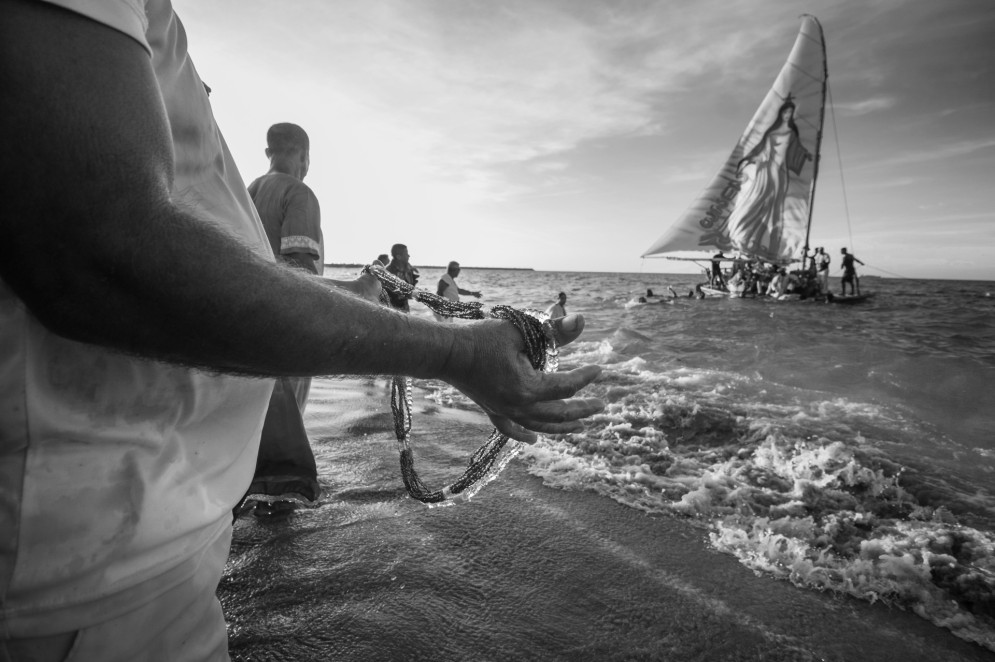 Em agosto de 2023, a celebração da Festa de Iemanjá, na Praia de Iracema (Foto: FERNANDA BARROS / O POVO)