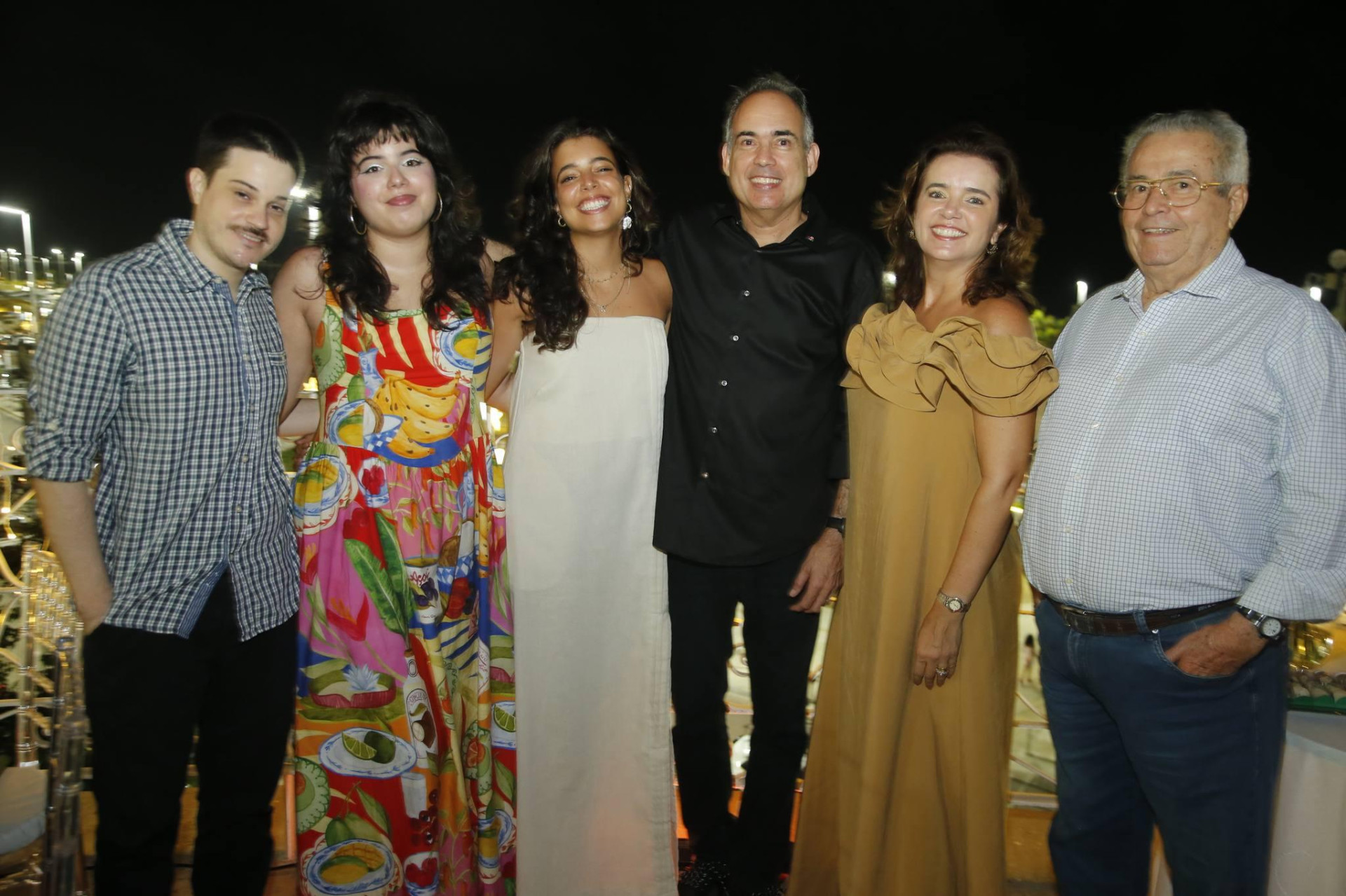 (Foto: arquivo familiar)Saulo Éllery, Letícia, Rafaela, Henrique, Renata e Meton César de Vasconcelos