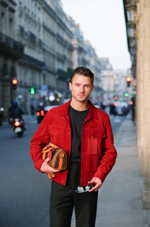 Cearense Kennedy Pinheiro em Paris para desfile da Louis Vuitton (Foto: Higor Blanco/ Divulgação )