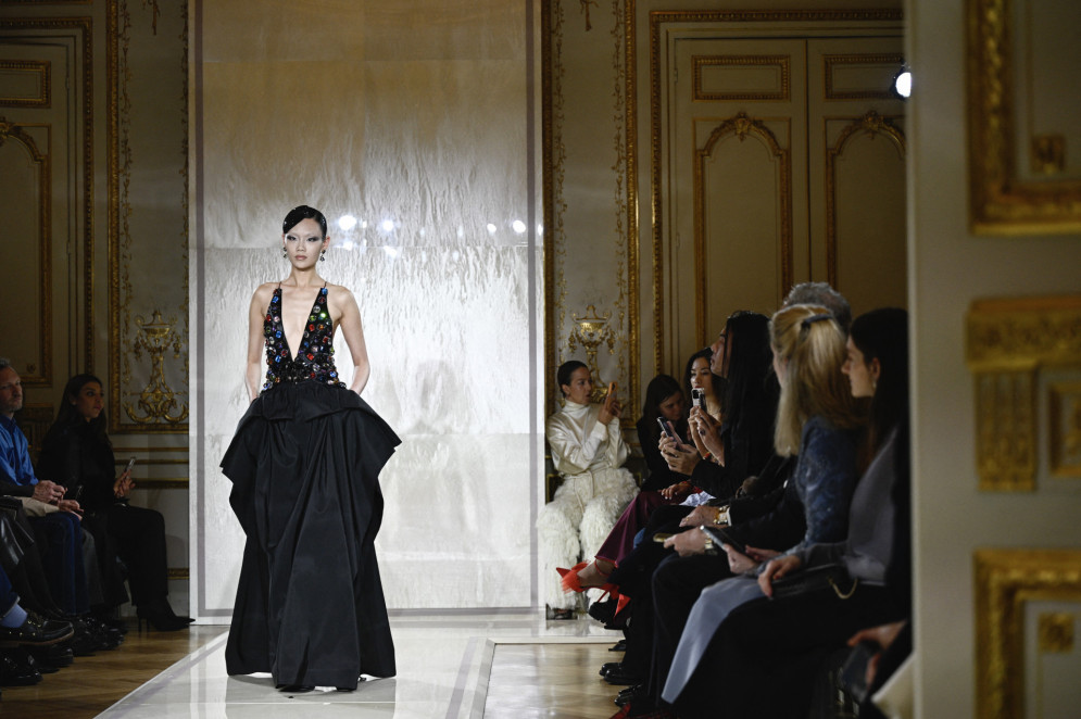 Desfile Armani Prive na Paris Fashion Week (Foto: JULIEN DE ROSA / AFP)