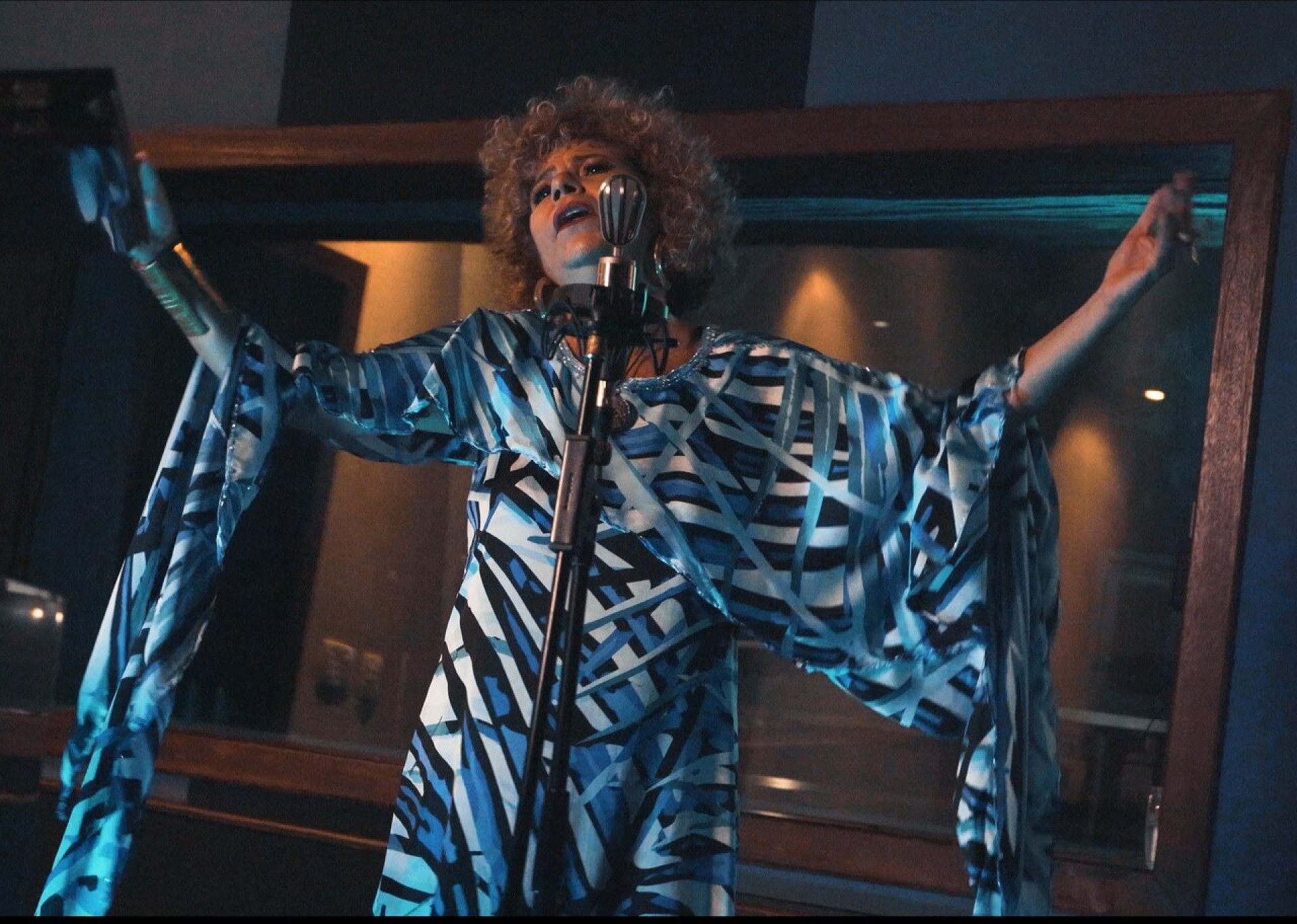 Cantora Rita Benneditto lança single que celebra as águas (Foto: Reprodução Youtube)