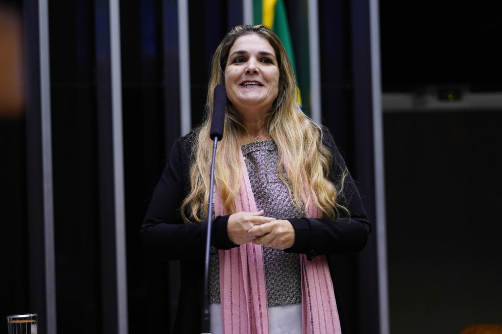 Andréia Bessa é fundadora da Casa Hunter, associação que reúne  pacientes com doenças raras e seus familiares(Foto: Pablo Valadares / Câmara dos Deputados)