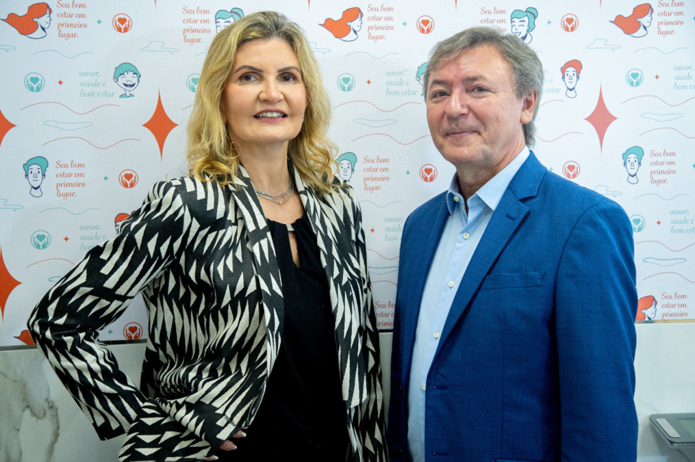 Laura e Maurício Filizola: reconhecimento à rede de farmácias Santa Branca (Foto: divulgação )