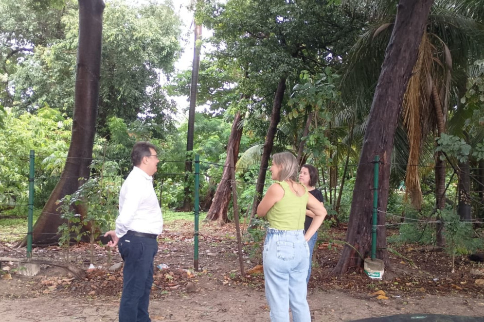 Secretário João Vicente Leitão chegou por volta de 9h e visitou a ZPA Olho D'água(Foto: Associação)