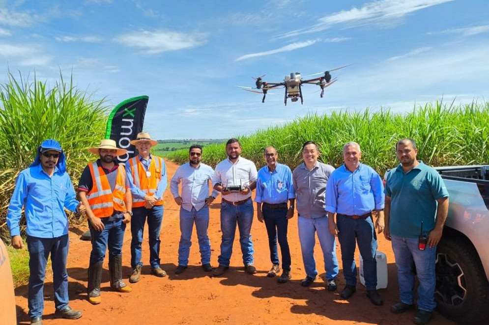 Demonstração de uso do drone agrícola DJI Agras T50, que consegue pulverizar até 120 hectares por dia(Foto: Divulgação/Alcoolvale)