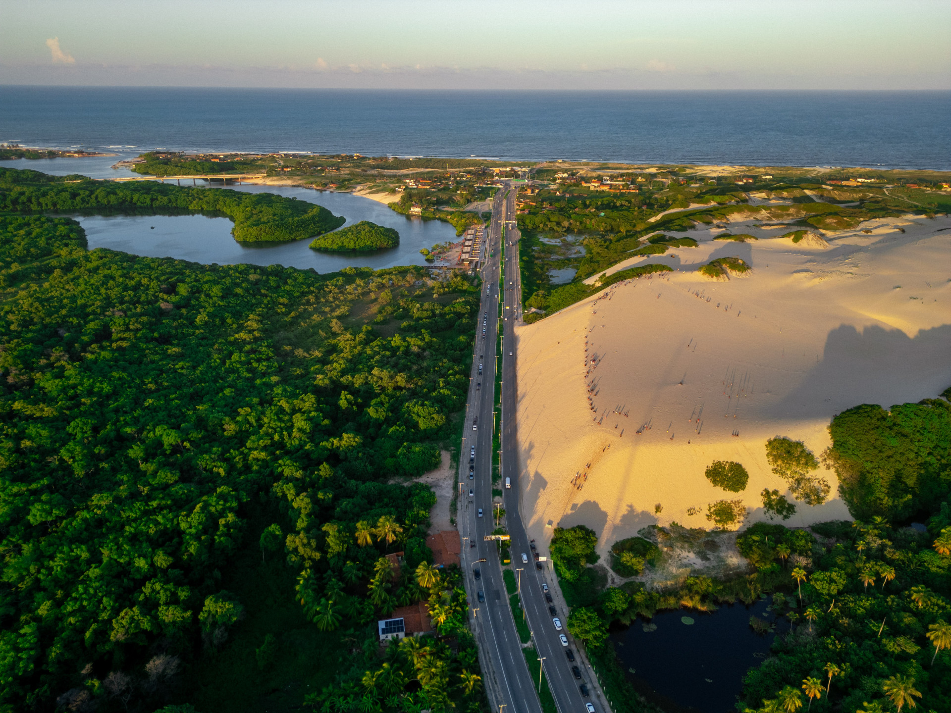 Área de Preservação Ambiental (APA) da Sabiaguaba e Parque Municipal das Dunas da Sabiaguaba foram criados em 2006 (Foto: FCO FONTENELE)