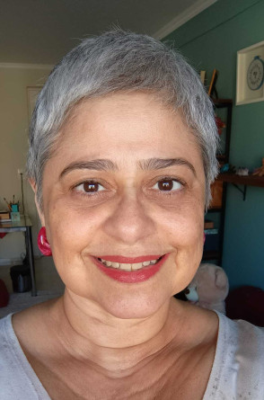 Psicóloga cearense Gislene Macêdo, doutora em Psicologia pela Universidade de São Paulo (USP). Professora aposentada da Universidade Federal do Ceará (UFC), ela pesquisou durante mais de uma década sobre psicologia do trânsito e mobilidade humana(Foto: Gislene Macêdo/Acervo pessoal)