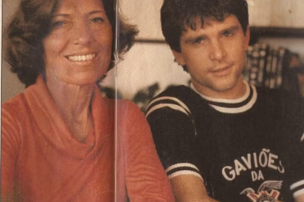 Marcelo Rubens Paiva com a mãe, Eunice, em foto tirada nos anos 1990(Foto: Reprodução/Instagram)