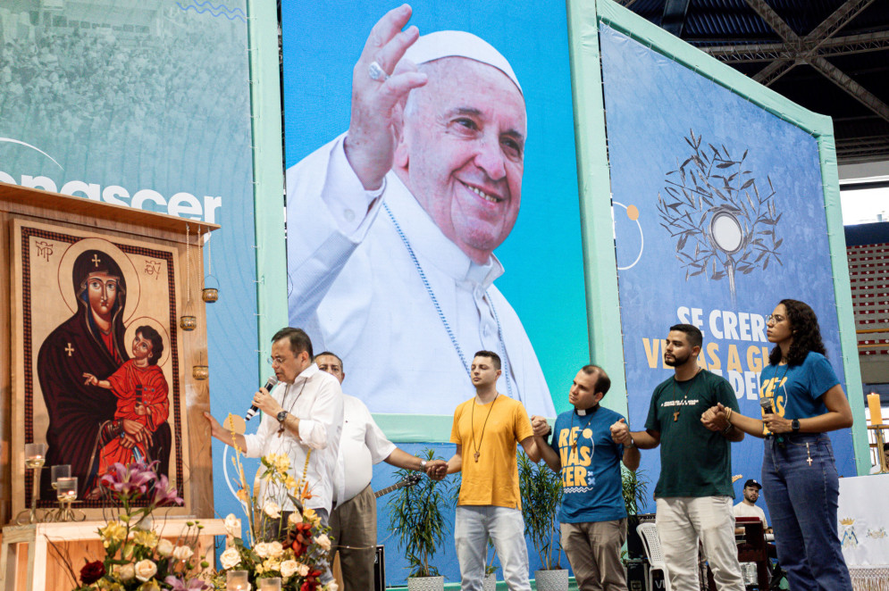 Papa Francisco une oração de fieis por saúde