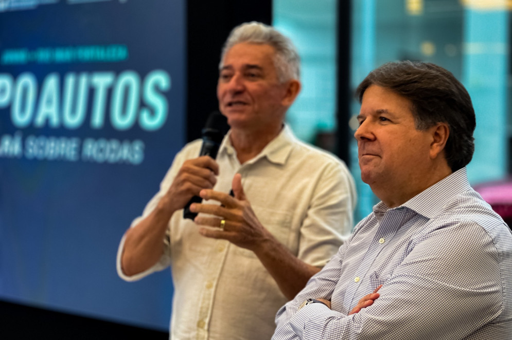 Éverton Fernandes (Sindivel) e  Lewton Monteiro (Presidente da Fenabrave)(Foto: EXPOAUTOS/ DIVULGAÇÃO)