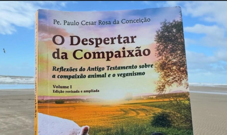 O Despertar da Compaixão", de autoria do Padre Paulo Cesar Rosa da Conceição(Foto: Arquivo pessoal)