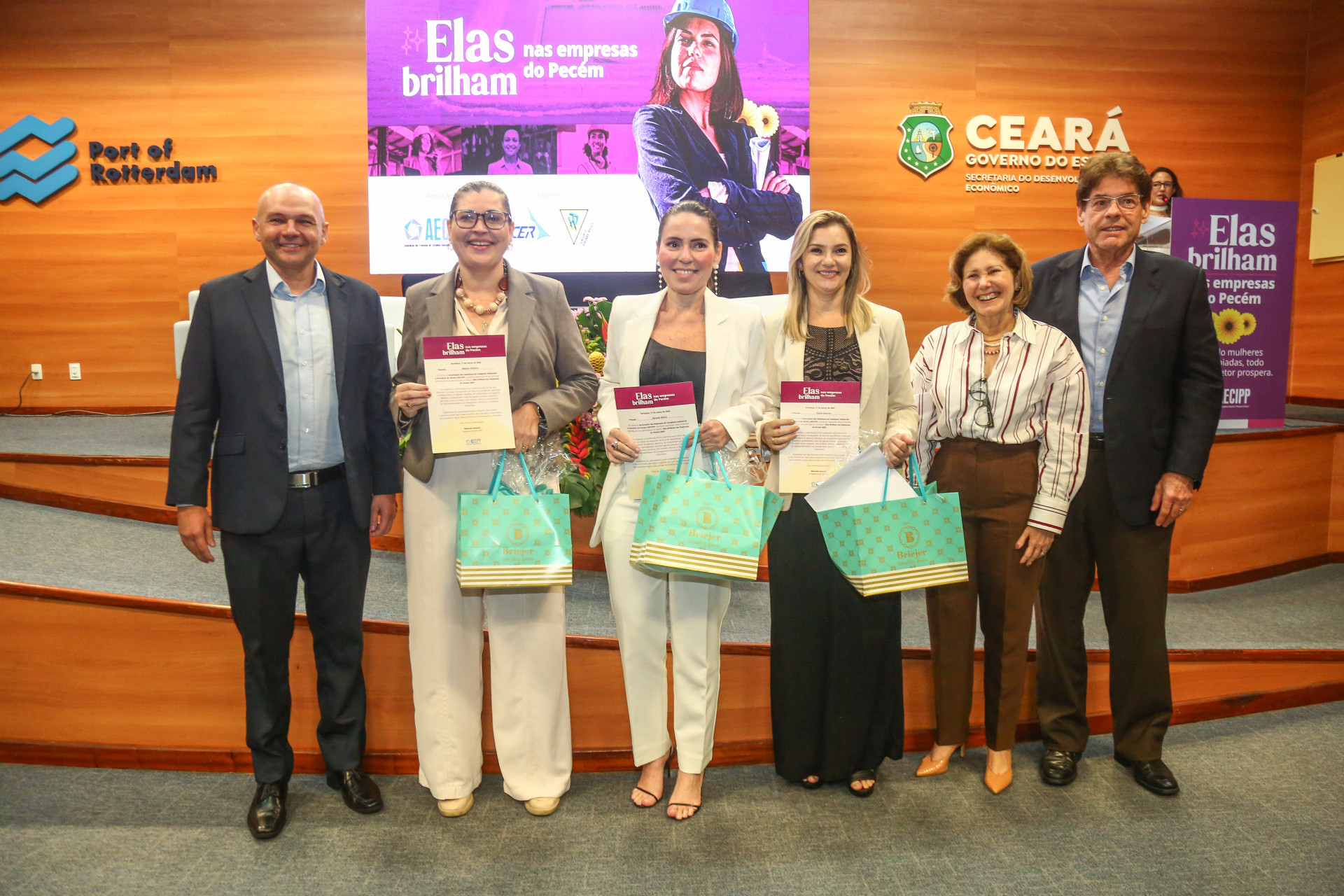 (Foto: JoaoFilho Tavares)Eduardo Amaral, Rebeca Olveira, Agueda Muniz, 
Gisele Sestren, Ludmila Campos e Marcus Albuquerque
